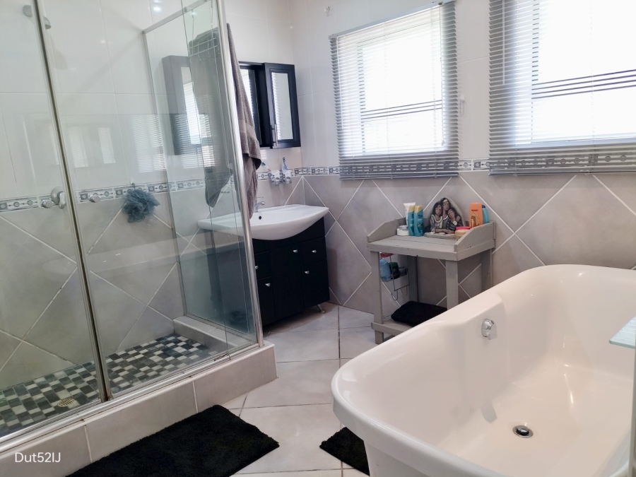 4 Bedroom Property for Sale in Tergniet Western Cape